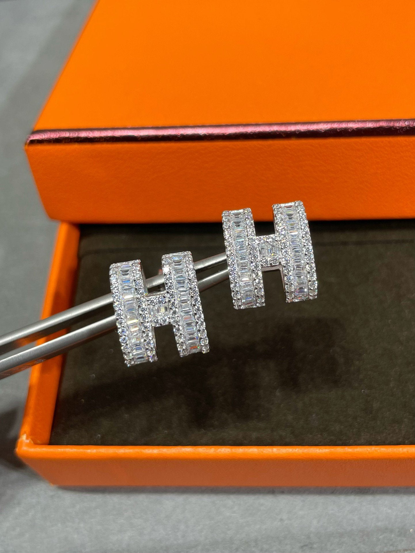 [AURORA]H OHRSTECKER MIT SILBERNEN DIAMANTEN