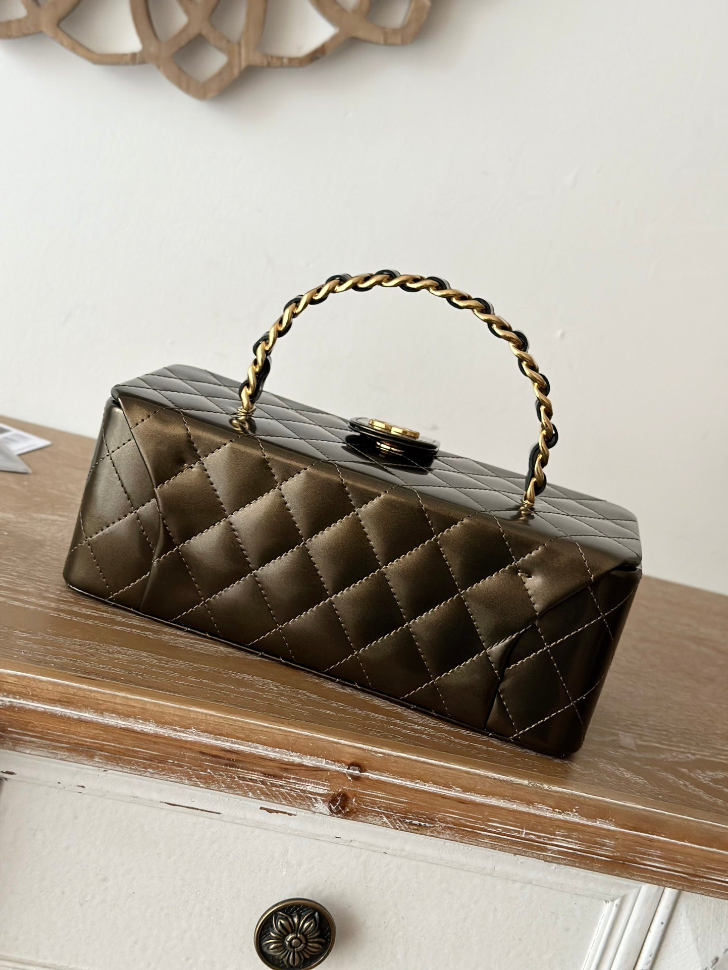 VINTAGE COSMETIC BAG 22 IN MIKADO SHINY CALFSKIN GOLD HARDWARE
