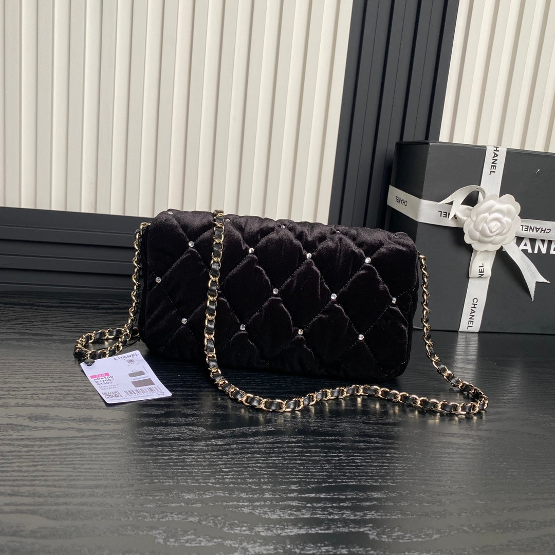 FLAP BAG 23 ATTACHED DIAMOND IN BLACK VELVET GOLD HARDWARE
