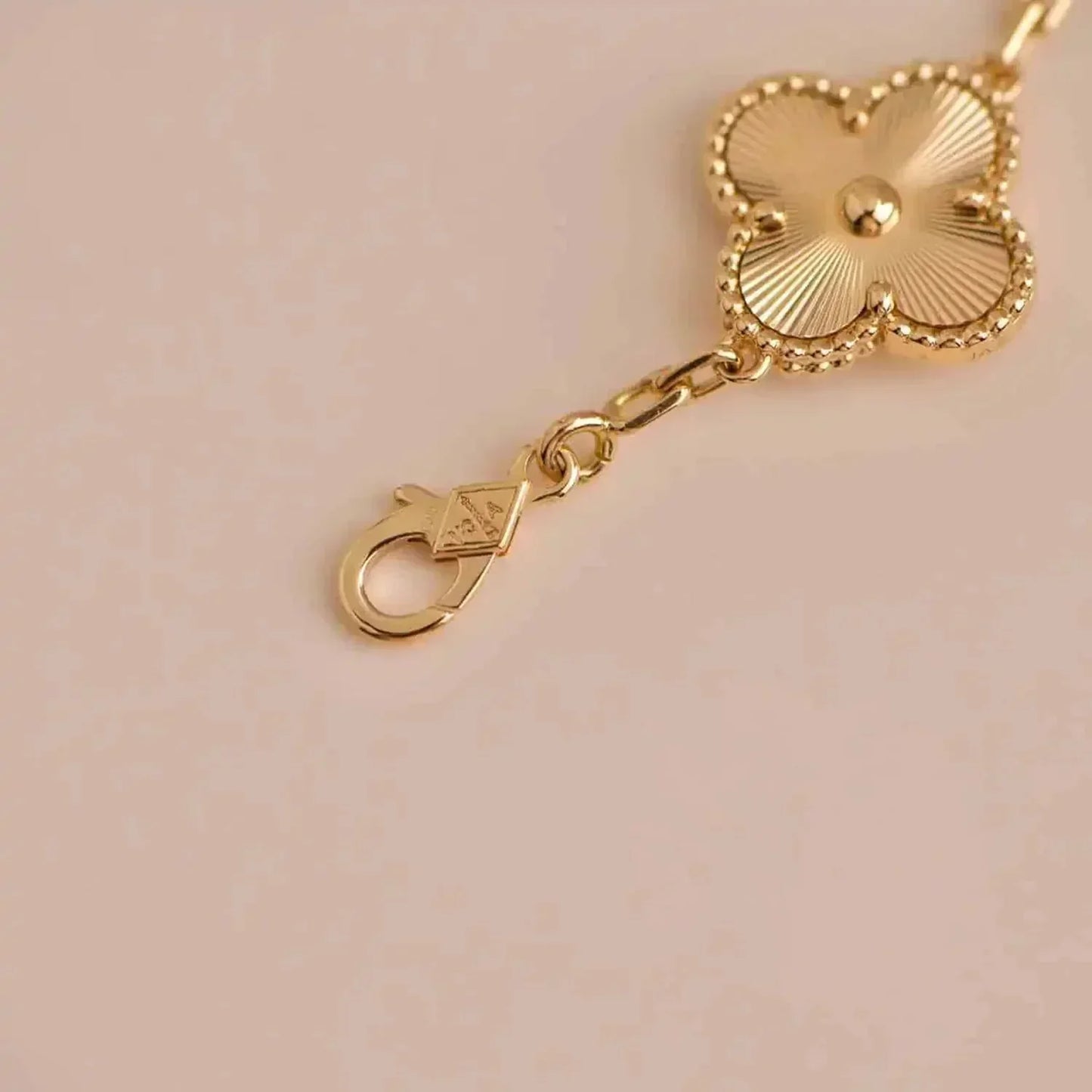 [AURORA] CLOVER 5 MOTIF LASER BRACELET COLLECTION