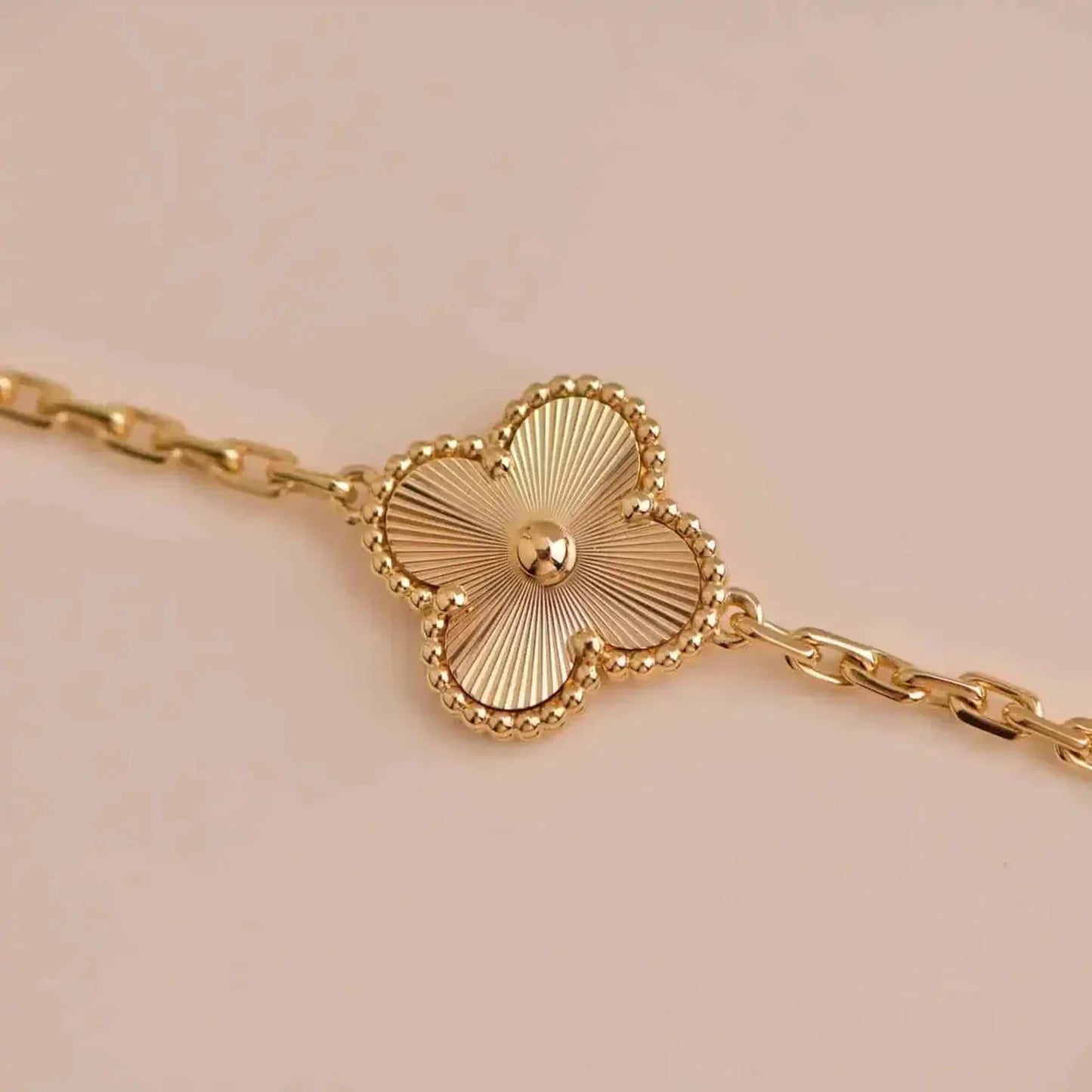 [AURORA] CLOVER 5 MOTIF LASER BRACELET COLLECTION