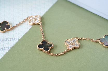 [AURORA]CLOVER 5 MOTIF GRAY MOP BRACELET COLLECTION